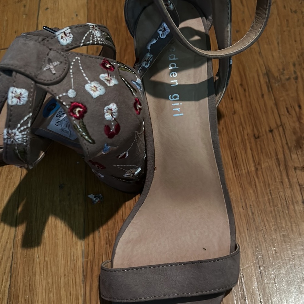 Heels - Picture 2 of 2